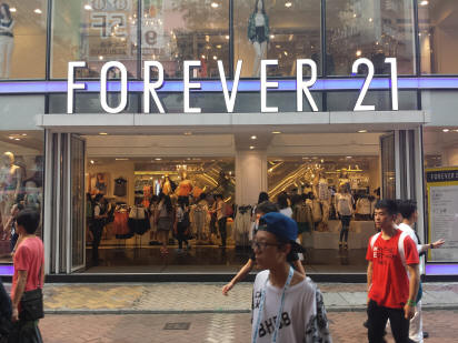 Vibrant scene at Jardine's Crescent Market showing colorful stalls and shoppers
